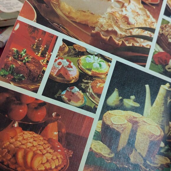 Set of 2 vintage cookbooks - Better Homes & Gardens pies & cakes and Grilling - Picture 2 of 6